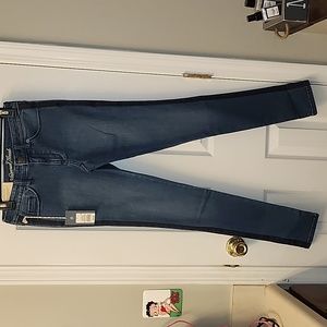 NWT " Universal Thread" LADIES JEANS
